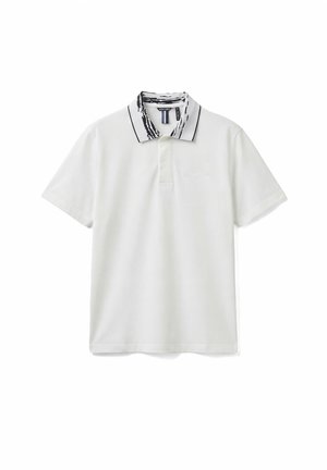 Weißes Polohemd mit kurzen Ärmeln, schwarzem und weißem gemustertem Kragen und Zwei-Knopf-Leiste, vor weißem Hintergrund dargestellt.