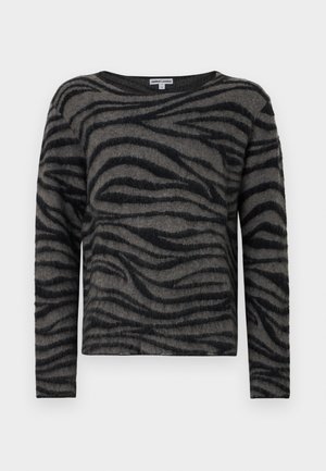 Pull rayé zèbre noir et gris, manches longues, texture douce, col rond, coupe courte. Étiquettes visibles à l'intérieur du col.