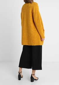 Kaffe Vest - yellow