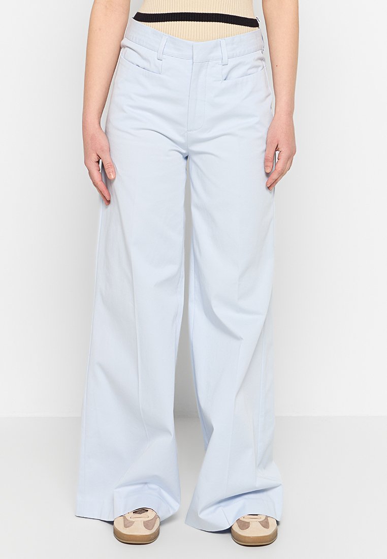 closed Broek lichtblauw closed Broek lichtblauw