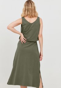b.young BYPandina - Robe en jersey - olivine