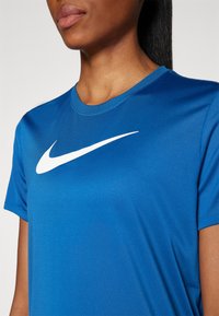 Nike Performance TEE  - Bluză sport - court blue
