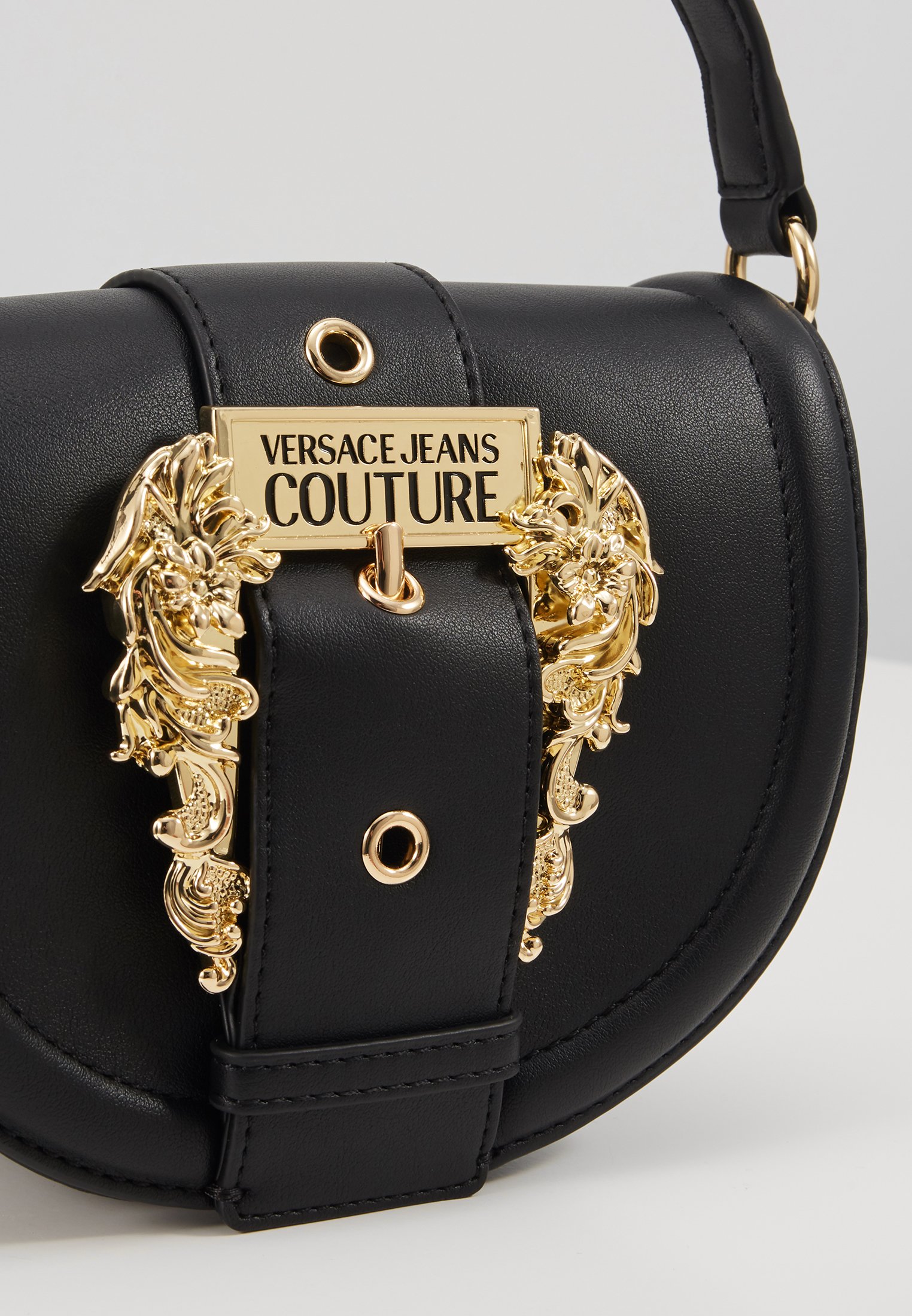 Versace Jeans Couture BAROQUE BUCKLE HALF MOON Håndveske Versace Jeans Couture BAROQUE BUCKLE HALF MOON Håndveske