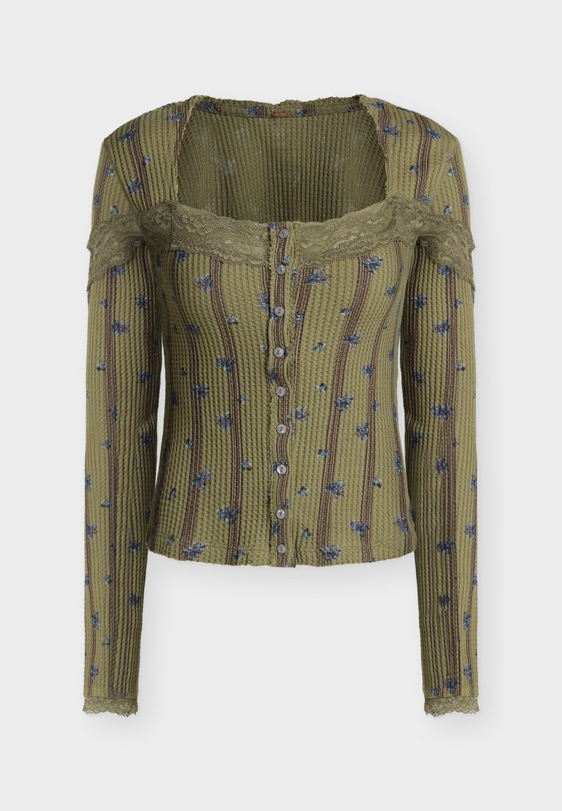 Μακρυμάνικη μπλούζα από πλεκτό ύφασμα βάφλ σε ελιά πράσινο χρώμα με μπλε λουλουδάτο μοτίβο, κάθετες ρίγες, κουμπιά στο μπροστινό μέρος και δαντέλα στο τελείωμα του λαιμού και των μανσετών.