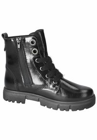 Botas de tobillo negras hechas de piel sintética brillante, con cordones en la parte delantera, cremallera lateral y suela de goma texturizada para mayor agarre.
