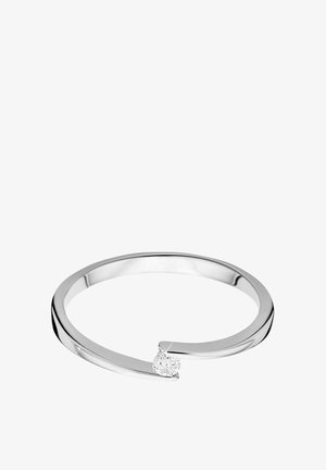 Hõbedane sõrmus, millel on avatud disain koos väikese teemandi aktsendiga, sile tekstuur ja läikiv viimistlus.