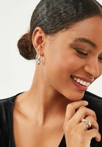 Next CROSSOVER HOOP EARRINGS - Kõrvarõngad - silver coloured