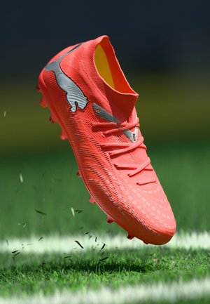 FUTURE 9 MATCH MG - Zapatillas fútbol para césped artificial - glowing red/white/black/silver-coloured
