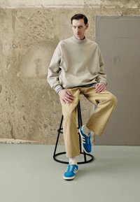 adidas Originals GAZELLE - Sapatilhas - bold aqua/off-white/cream white