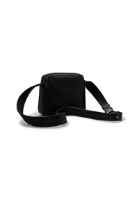 Borsa a tracolla in pelle nera con forma quadrata, tracolla regolabile e texture liscia, caratterizzata da un design minimalista e senza decorazioni esterne.