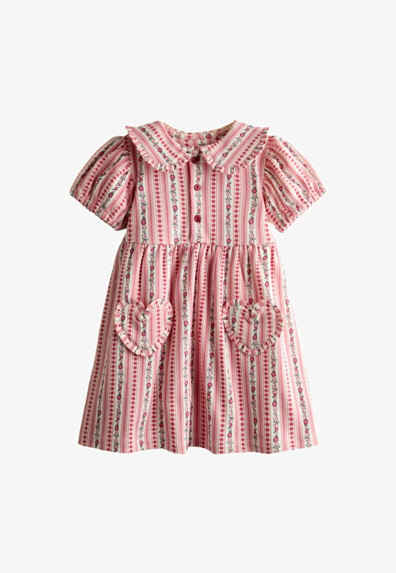 Dievčenské šaty pre batoľa s ružovo-bielymi pruhmi a vertikálnymi kvetinovými pruhmi, nafúknutými rukávmi, volánovými vreckami v tvare srdca na prednej strane a golierom typu Peter Pan.
