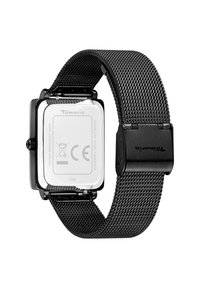 Zwarte gaas roestvrijstalen horloge met een rechthoekige kast, waterdicht, en een gepolijste achterkant met merk- en certificeringsdetails.
