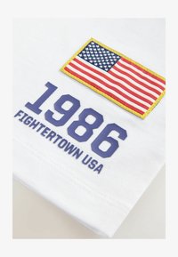 Unausgewählt, white