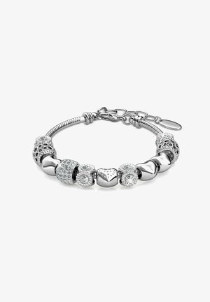Bracciale con una catena in argento flessibile e molteplici charm a forma di perla, inclusi design floreali e accenti brillanti, che mostrano una finitura lucida.