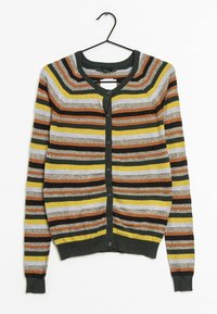 Cardigan a righe con colori verde, giallo, arancio, grigio e nero, con chiusura a bottoni e polsini e orlo a costine.