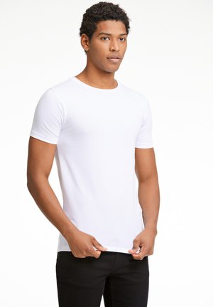 Weißes T-Shirt mit kurzen Ärmeln in körperbetonter Passform, aus weichem Baumwollstoff gefertigt, mit Rundhalsausschnitt und glatter Textur. Keine sichtbaren Muster.