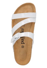 Sandalia de charol blanco con tres tiras superpuestas, una hebilla ajustable y una plantilla de corcho natural. Presenta el logo en la plantilla.
