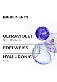 Etikett med hvit tekst på en minimalistisk hvit bakgrunn som lister ingredienser: «Ultrafiolett nøytraliserer», «Edelweiss», «Hyaluronsyre», med fargerike væskebobler.