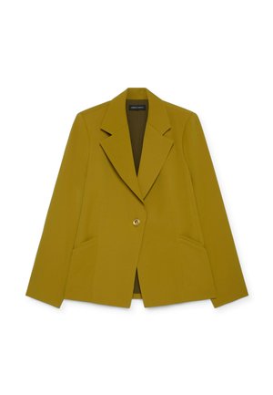 Blazer pour femmes jaune moutarde à un bouton, avec revers crantés et deux poches avant, posé à plat sur fond blanc.