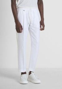 Unselected, cream