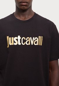 Just Cavalli ISTITUTIONAL LOGO - T-Shirt print - black/gold