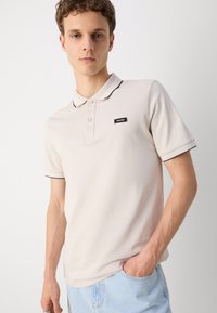 Calvin Klein MULTI TIPPING  - Polo shirt - stony beige/vanilla ice
