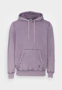 Lila hoodie av bomull, med en framficka, dragsko på huvan, ribbad mudd och en logotypapplikation på nederdelen av framsidan.