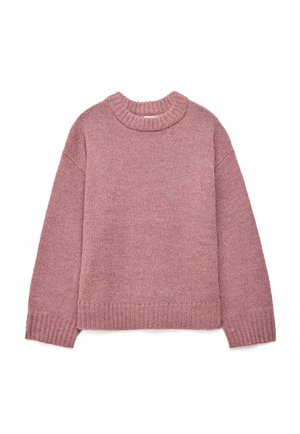 Pull tricoté à manches longues de couleur rose poudré avec col rond, poignets et ourlet côtelés, posé à plat sur fond blanc.