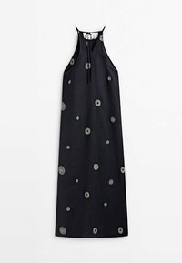 Musta halterneck-mekko, jossa on pyöreitä hopeisia kuvioita, tehty kevyestä kankaasta, joka on löysä ja sidottu takaa.