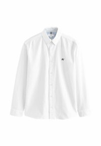 Camicia bianca a maniche lunghe in cotone, con colletto button-down, bottoni frontali e un piccolo logo ricamato sul petto.