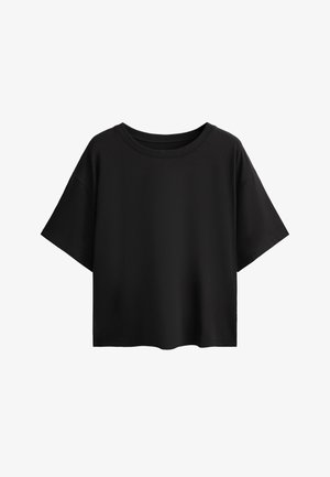 Černé triko s krátkým rukávem vyrobené z měkké látky, s kulatým výstřihem a volným střihem. Design je jednoduchý, bez viditelných vzorů.