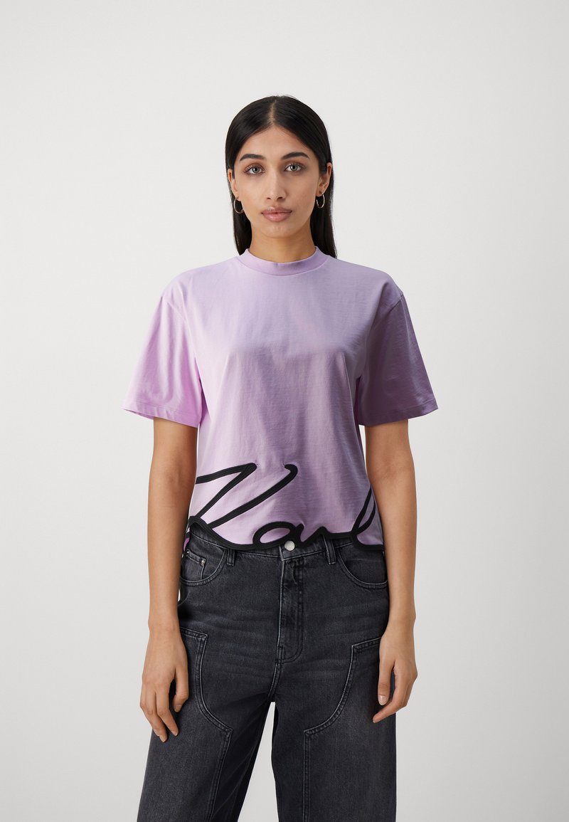KARL LAGERFELD OVERSIZED SIGNATURE HEM - Pamata T-krekls - orchid bouquet