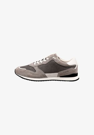 Grauer Sneaker mit Obermaterial aus Wildleder, seitlichen Mesh-Einsätzen, weißen Akzenten und einer schwarzen Gummisohle. Verfügt über eine Schnürung und einen gepolsterten Kragen.