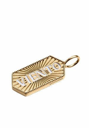 Colgante rectangular de oro con un patrón de rayos de sol y la palabra "VIENTO" en letras blancas en relieve, unido a un lazo dorado.