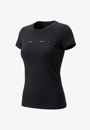 T-shirt noir ajusté à manches courtes avec col rond et petit logo texte blanc « Armani Exchange » sur la poitrine.