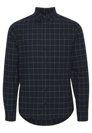 Marineblå ternet skjorte med grå rutenet mønster, lange ærmer og spredte krave. Har rundet kant og frontknaplukning.