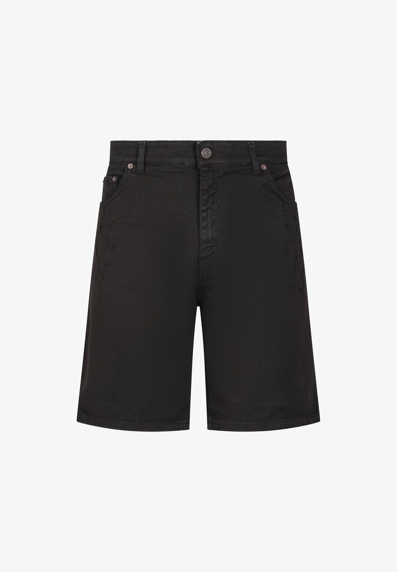 Pantalones cortos de mezclilla negra con cinco bolsillos, cierre de botón y trabillas para cinturón, presentados planos sobre un fondo blanco.