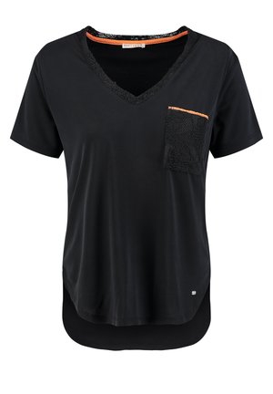Zwart T-shirt met korte mouwen en een V-hals afgewerkt met kant, kanten zakje met oranje bies op de linkerborst en een gebogen zoom aan de achterkant.