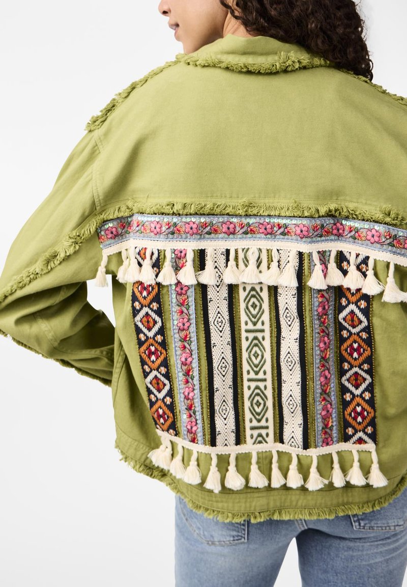 YAS YASTOKKA EMBROIDERY JACKET FEST - Jeansjacke - mosstone/braun 