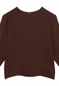 Blouse marron à manches longues avec un col large, texture lisse et coupe décontractée. Présente un ourlet droit et des détails de coutures subtils.