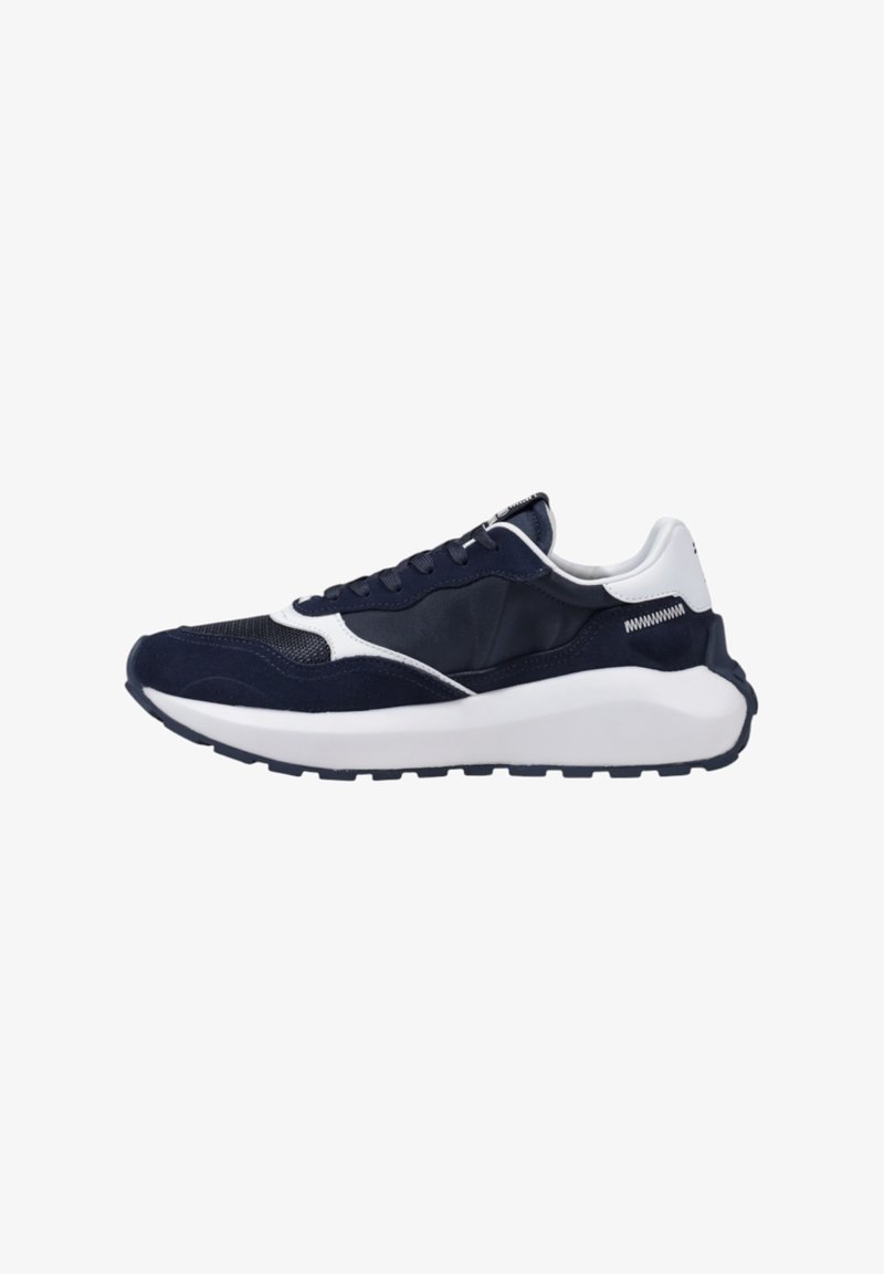 EA7 Emporio Armani Baskets basses - pale blue
