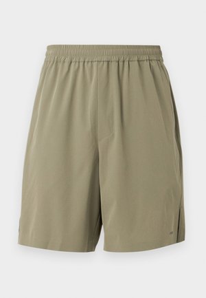 Pantalones cortos caqui confeccionados con tela ligera, con cintura elástica, bolsillos laterales y un diseño aerodinámico para mayor comodidad.