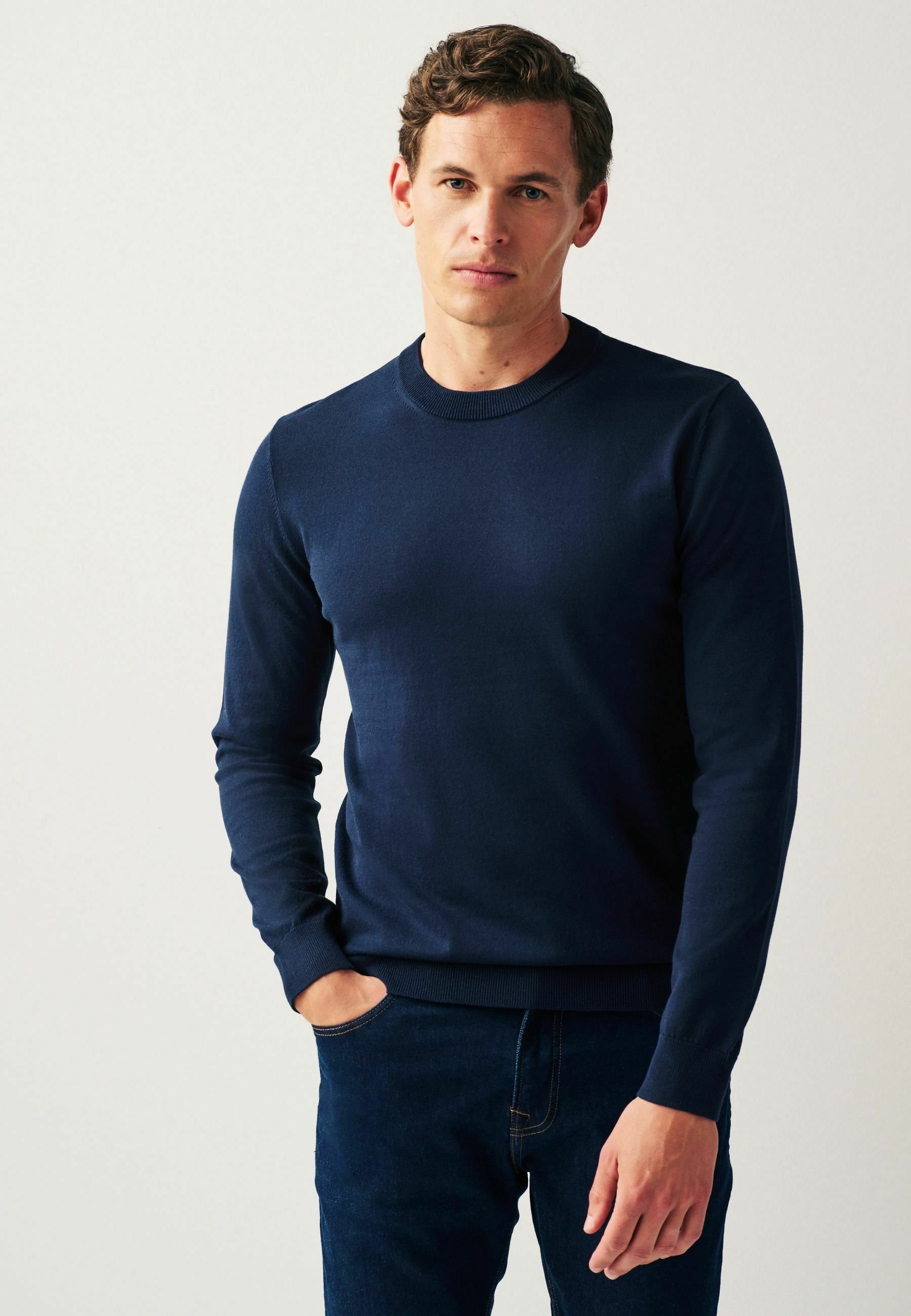 navy crew neck jumper mens