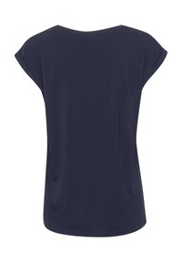 Jūras flotes zila īsām piedurknēm T-kreklu ar noapaļotu kakla izgriezumu un brīvu piegriezumu. Mīksts audums ar gludu tekstūru un bez redzamām rakstām.