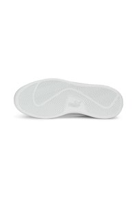 Semelle de chaussure de sport blanche avec un motif en chevrons, avec le logo Puma. Texture lisse et bords arrondis, conçue pour l'adhérence et la durabilité.