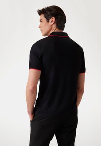 Guess TECH-STRETCH - Polo majica - nero