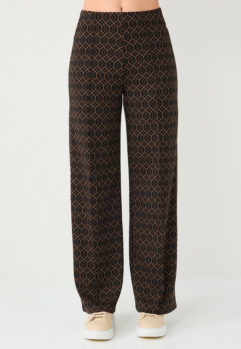 Pantalon à jambes larges à motif géométrique noir et or. Confectionné en tissu léger, doté d'une taille haute et d'une coupe décontractée.