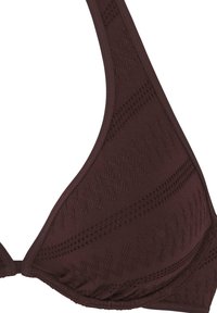 Top bikini marrone con forma triangolare, tessuto testurizzato e design a fantasia, con spalline regolabili per una migliore vestibilità.
