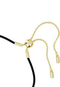 Svart flätad snodd med en justerare i guldmetal, som har två guldkedjeaccent och cylindriska ändkapslar. Slät yta, elegant design.