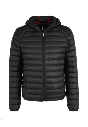 Schwarze gesteppte Steppjacke mit Kapuze, durchgehendem Frontreißverschluss und horizontalen Steppnähten, dargestellt vor weißem Hintergrund.